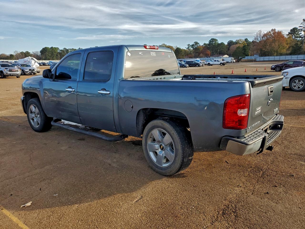 2009 CHEVROLET SILVERADO C1500 LT photo 2