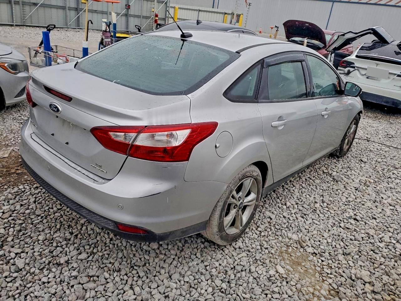 2014 FORD FOCUS SE photo 5