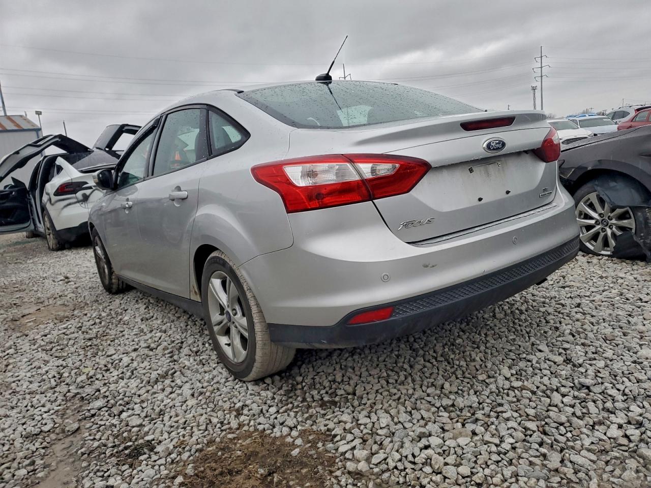 2014 FORD FOCUS SE photo 3