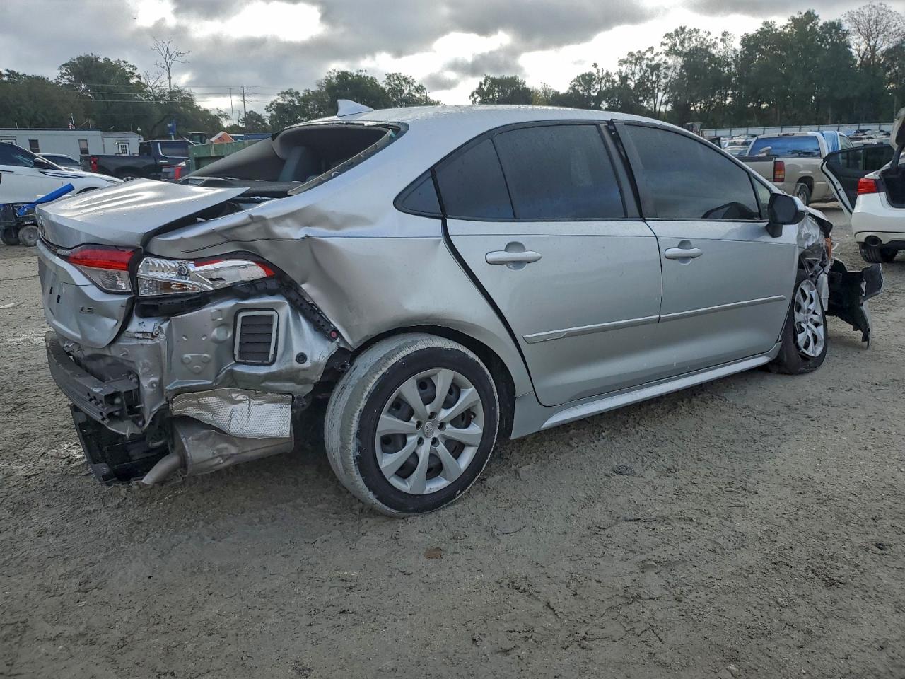 2022 TOYOTA COROLLA LE photo 3