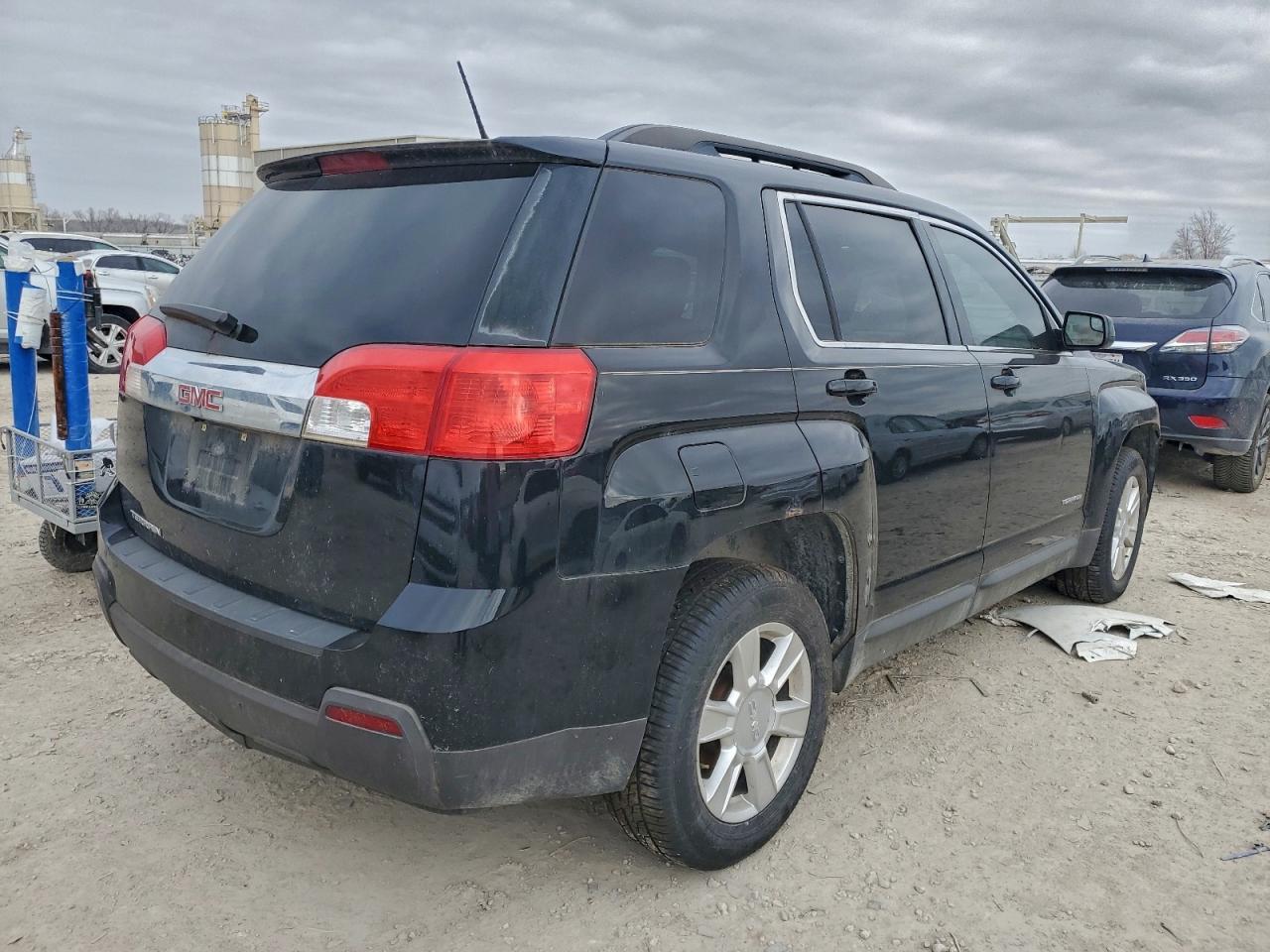 2013 GMC TERRAIN SLT photo 3