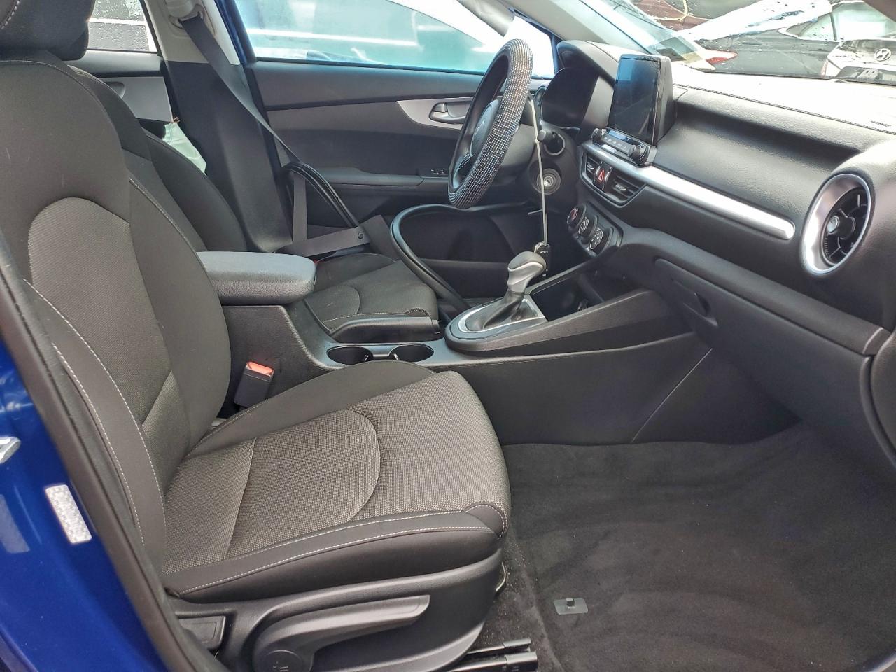 2023 KIA FORTE LX photo 7