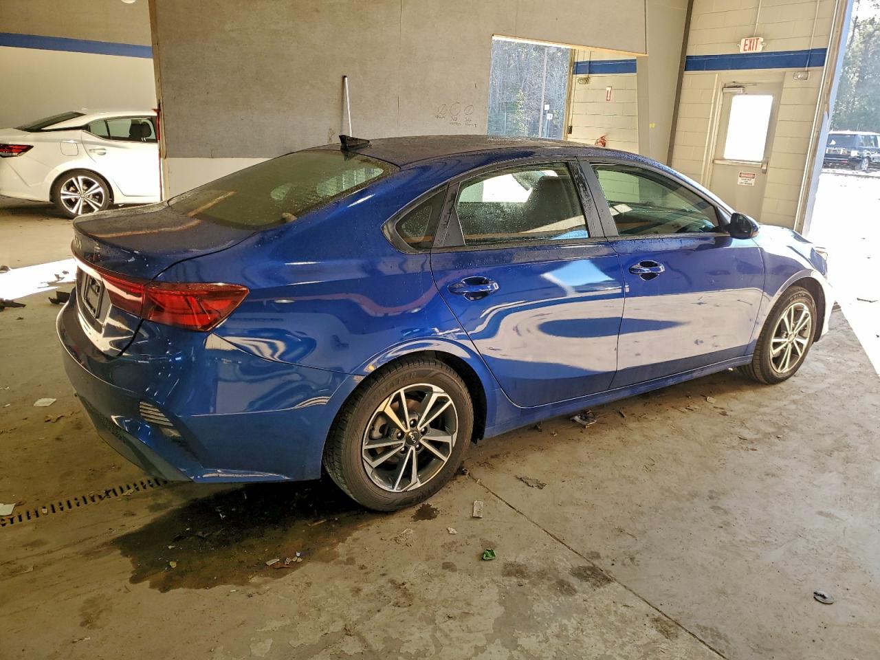 2023 KIA FORTE LX photo 3
