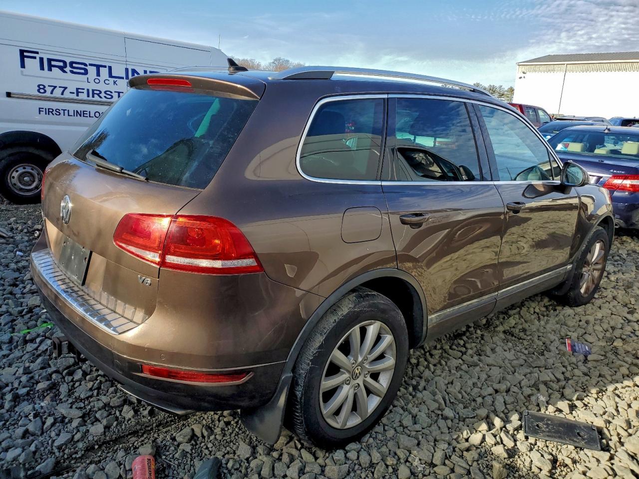 2011 VOLKSWAGEN TOUAREG V6 photo 3