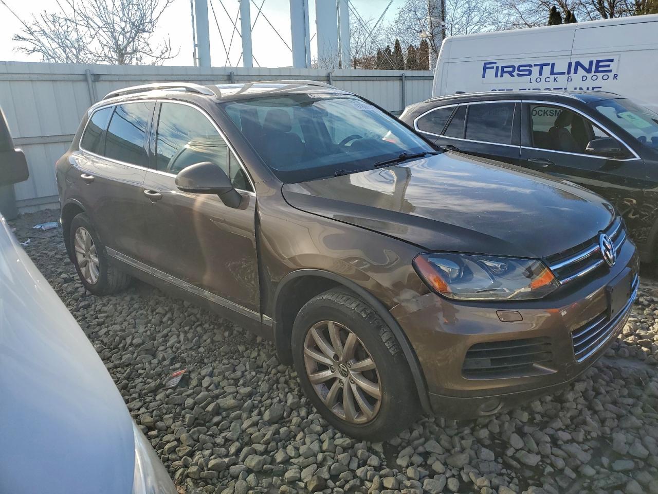 2011 VOLKSWAGEN TOUAREG V6 photo 4