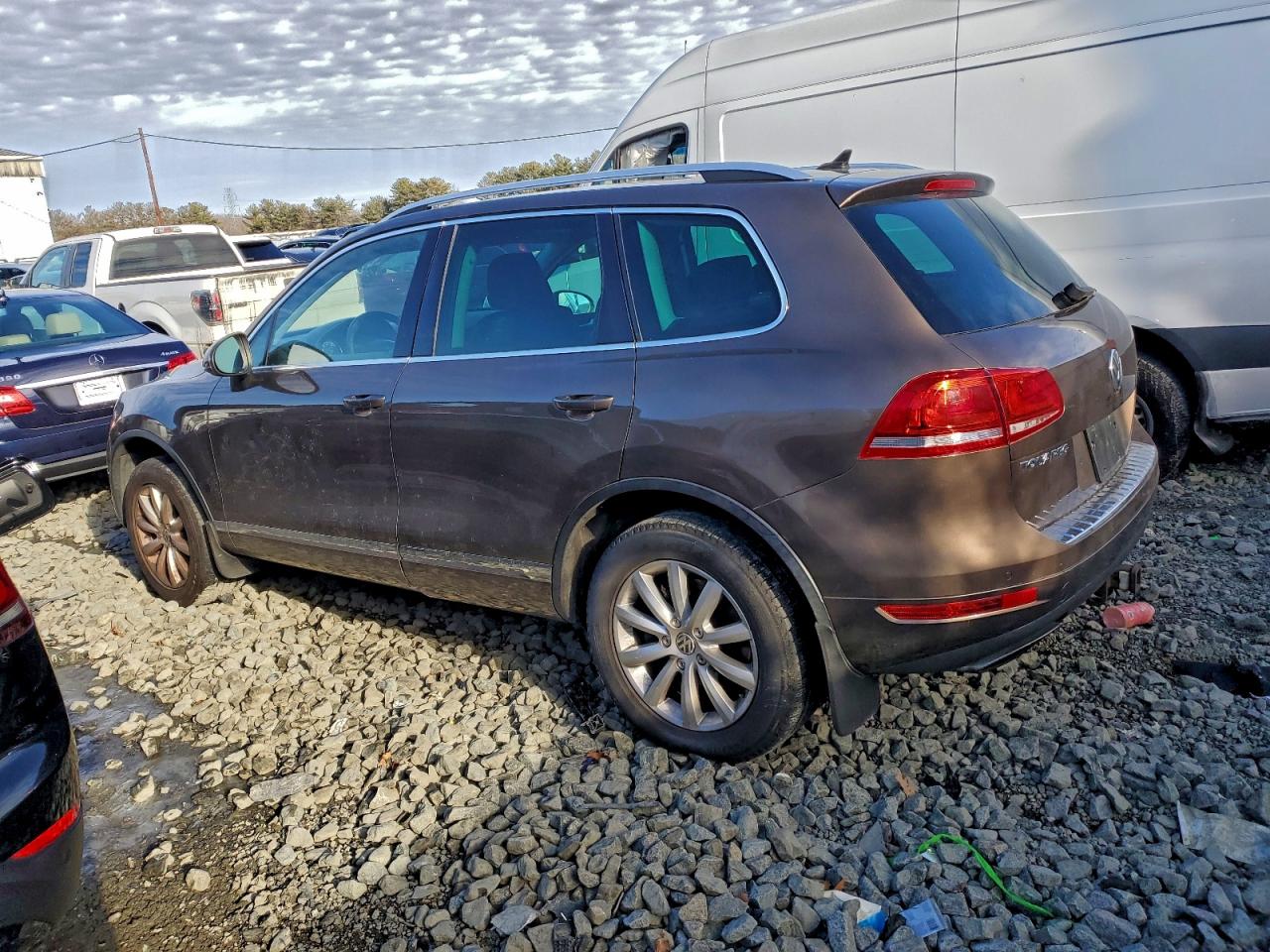 2011 VOLKSWAGEN TOUAREG V6 photo 2
