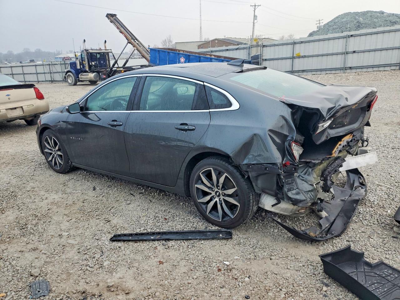 2017 CHEVROLET MALIBU LT photo 2