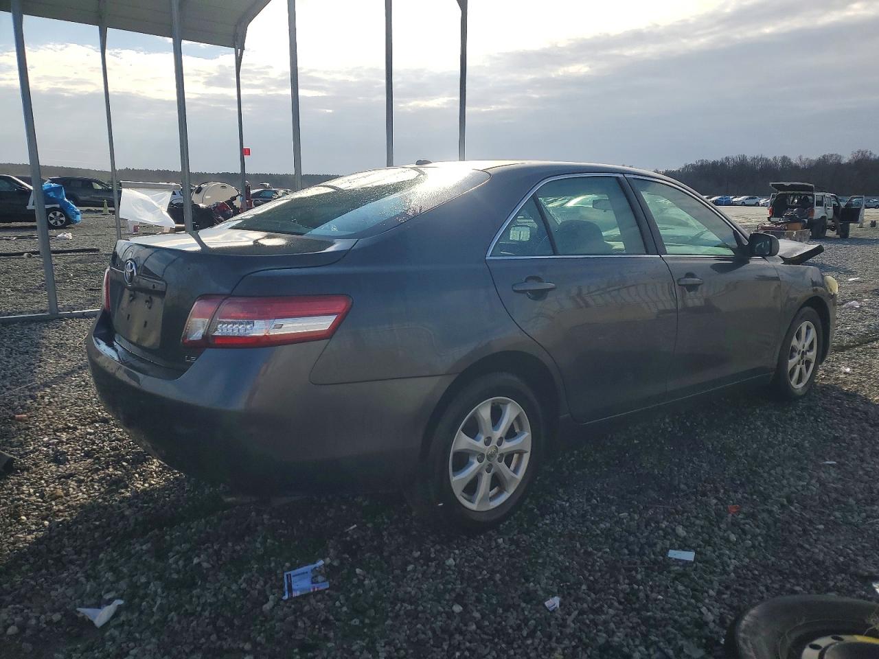2011 TOYOTA CAMRY BASE photo 3