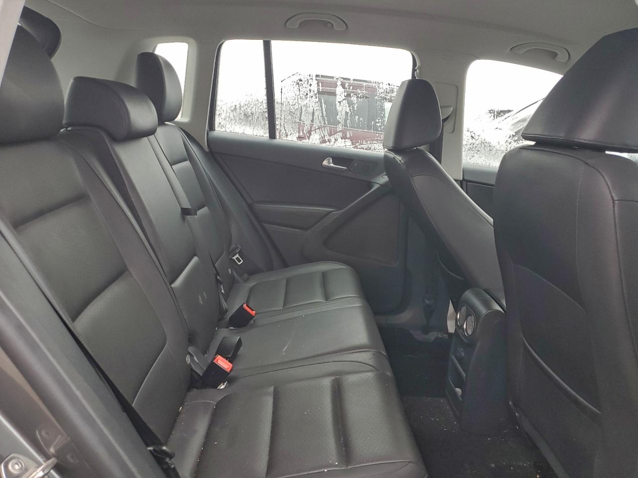 2016 VOLKSWAGEN TIGUAN S photo 11