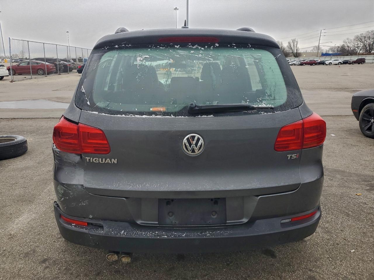 2016 VOLKSWAGEN TIGUAN S photo 6