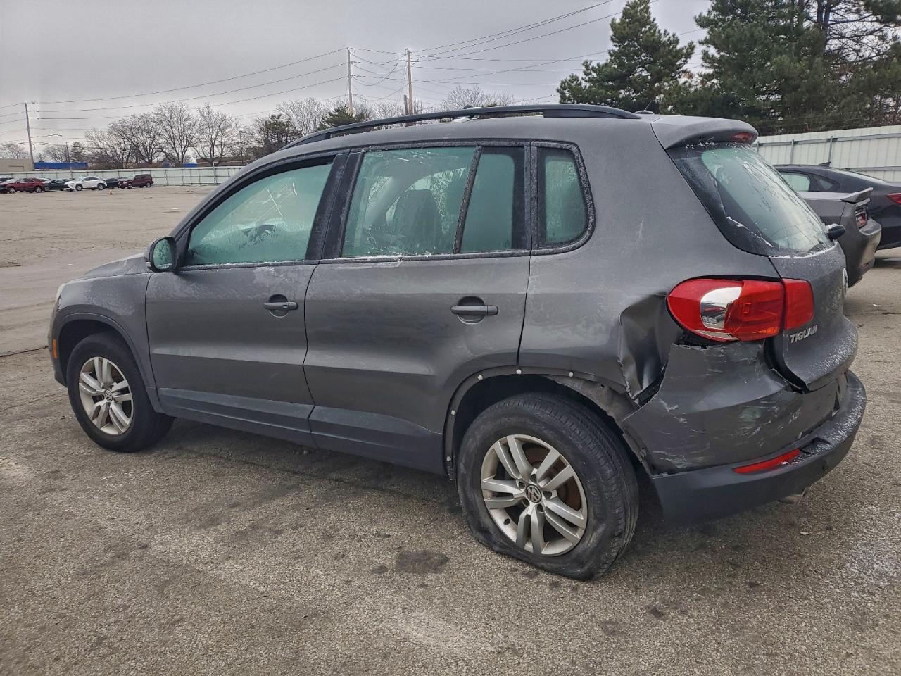 2016 VOLKSWAGEN TIGUAN S photo 2