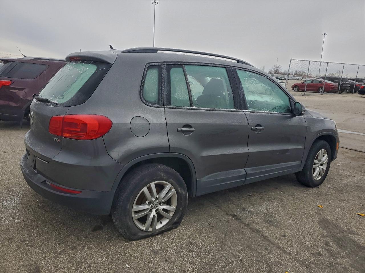 2016 VOLKSWAGEN TIGUAN S photo 3