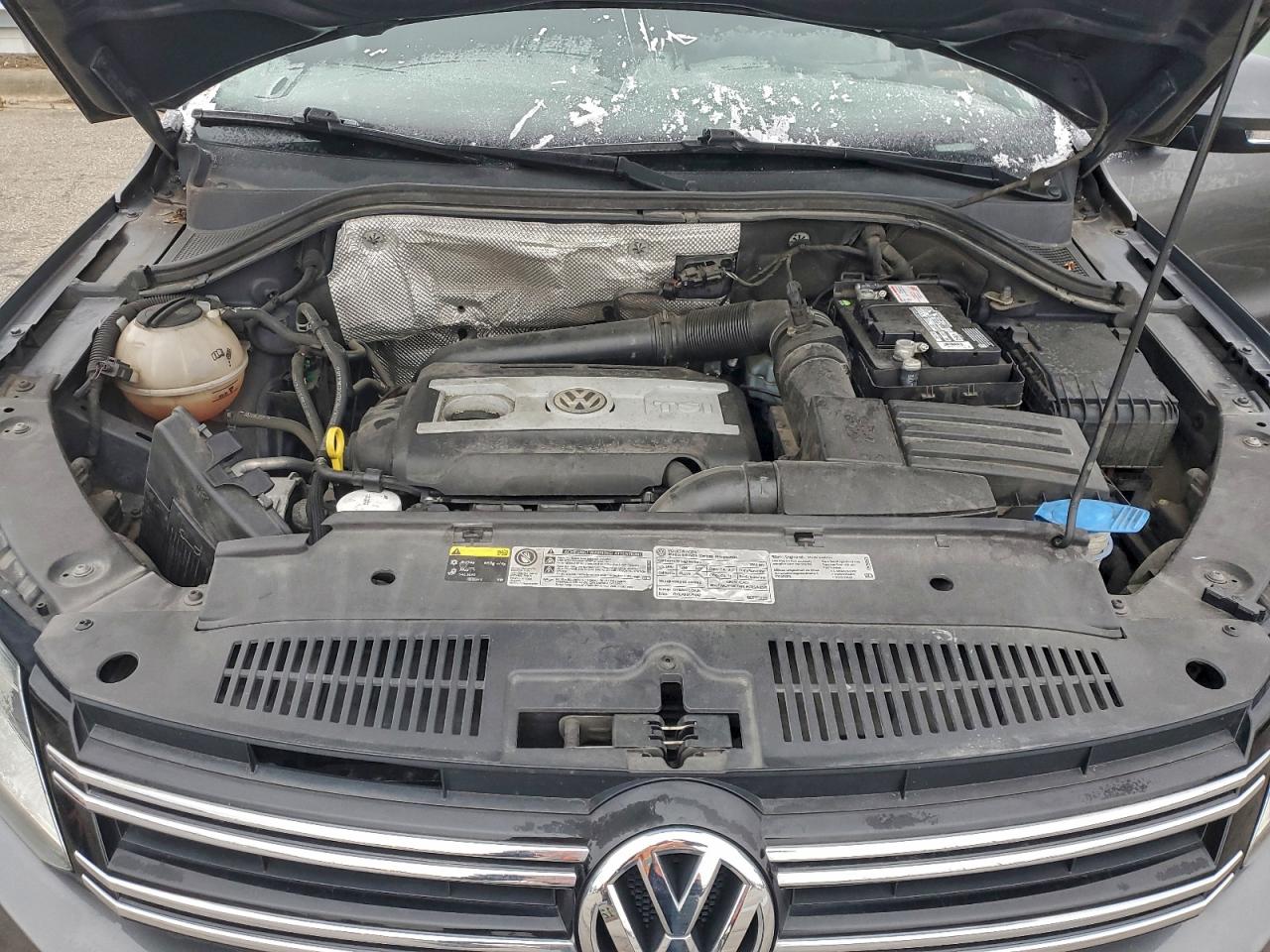 2016 VOLKSWAGEN TIGUAN S photo 12