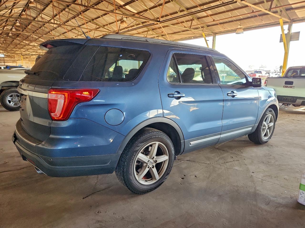 2018 FORD EXPLORER XLT photo 3