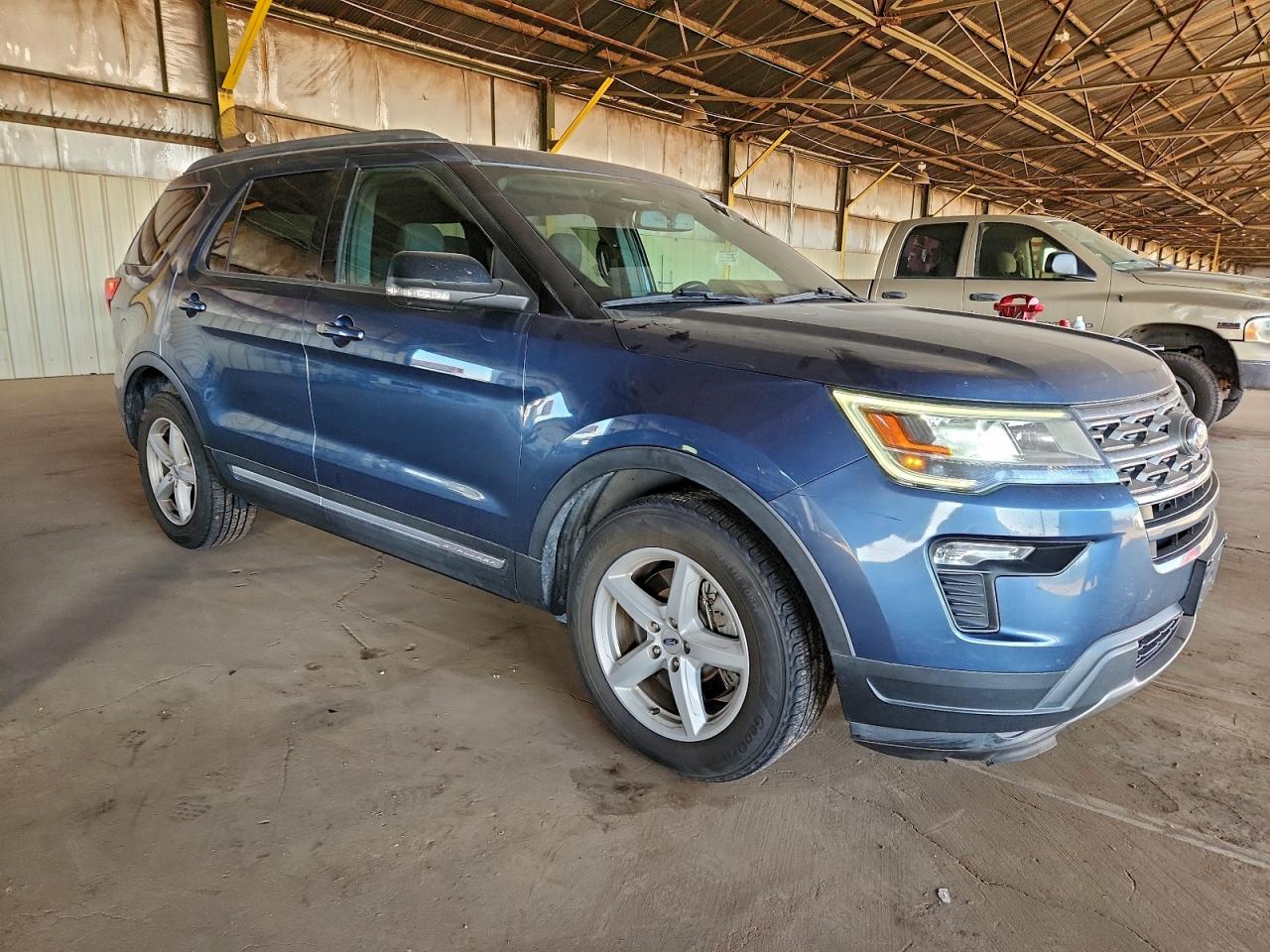 2018 FORD EXPLORER XLT photo 4