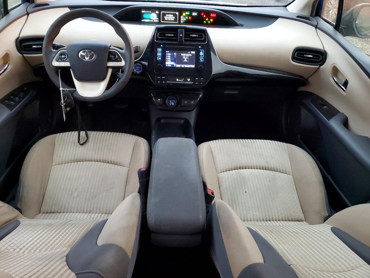 2017 TOYOTA PRIUS photo 8