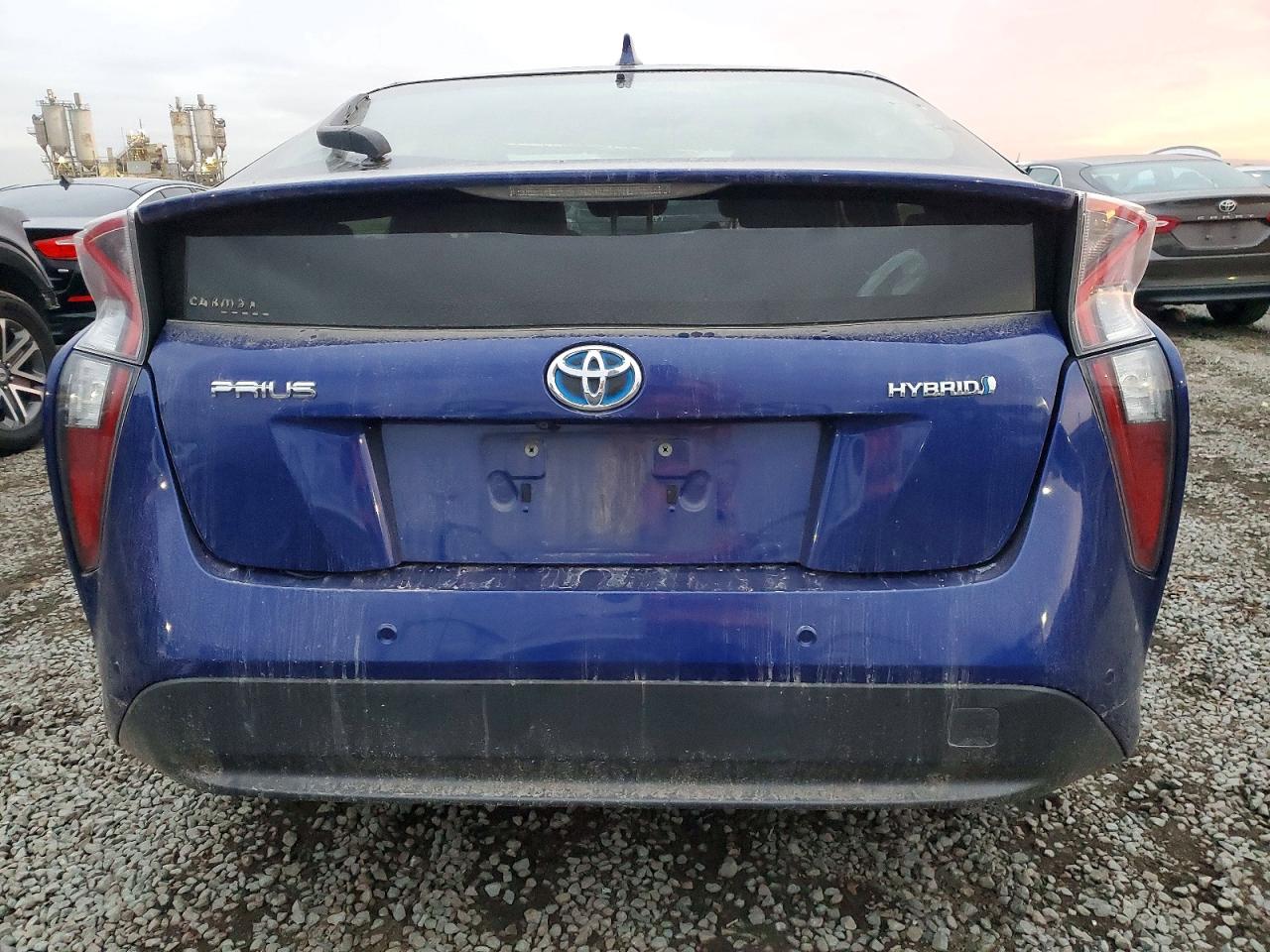 2017 TOYOTA PRIUS photo 6
