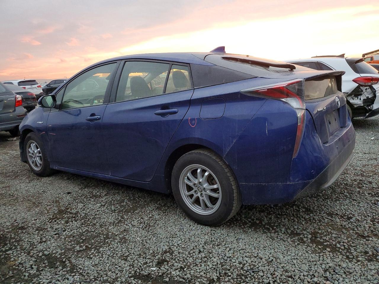 2017 TOYOTA PRIUS photo 2