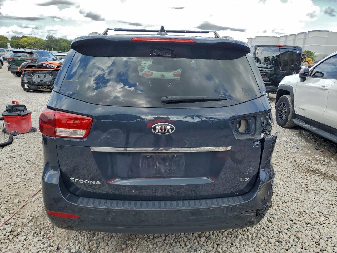 2016 KIA SEDONA photo 6
