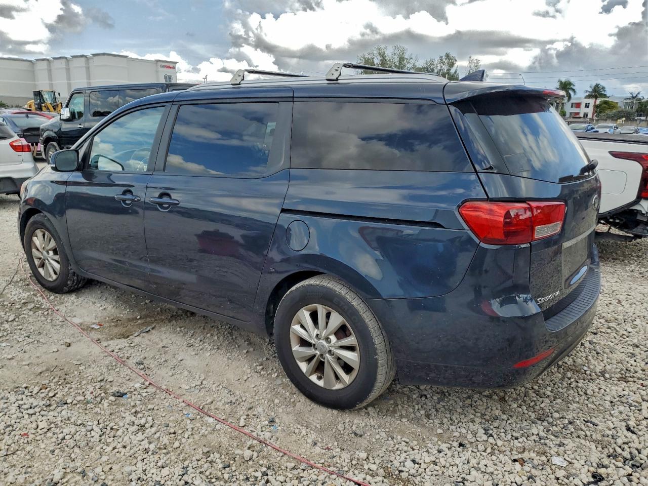 2016 KIA SEDONA photo 2