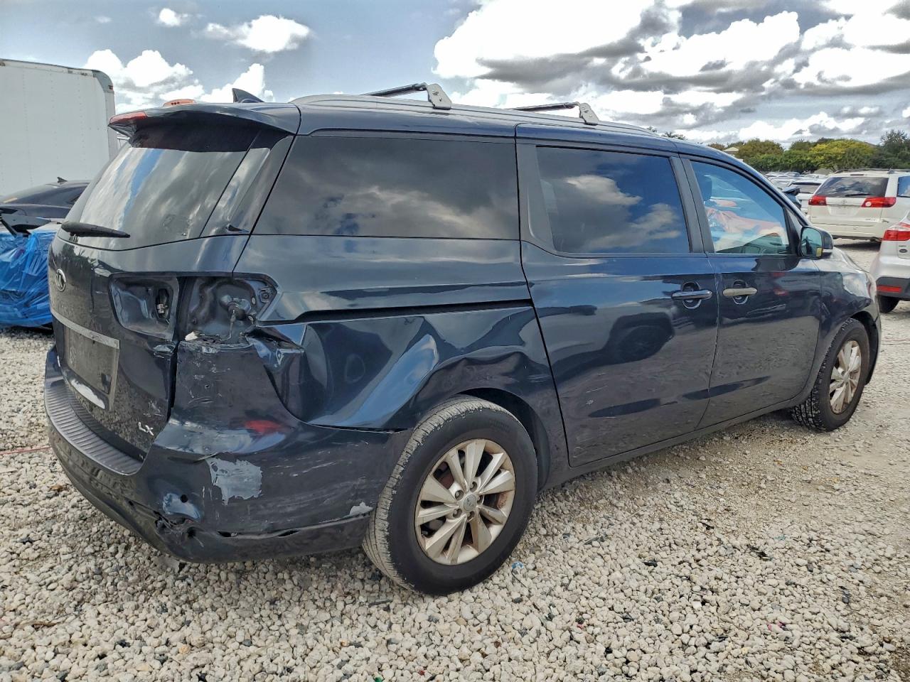 2016 KIA SEDONA photo 3