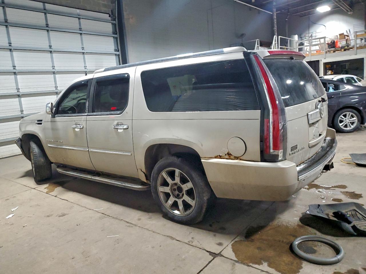 2007 CADILLAC ESCALADE ESV photo 2