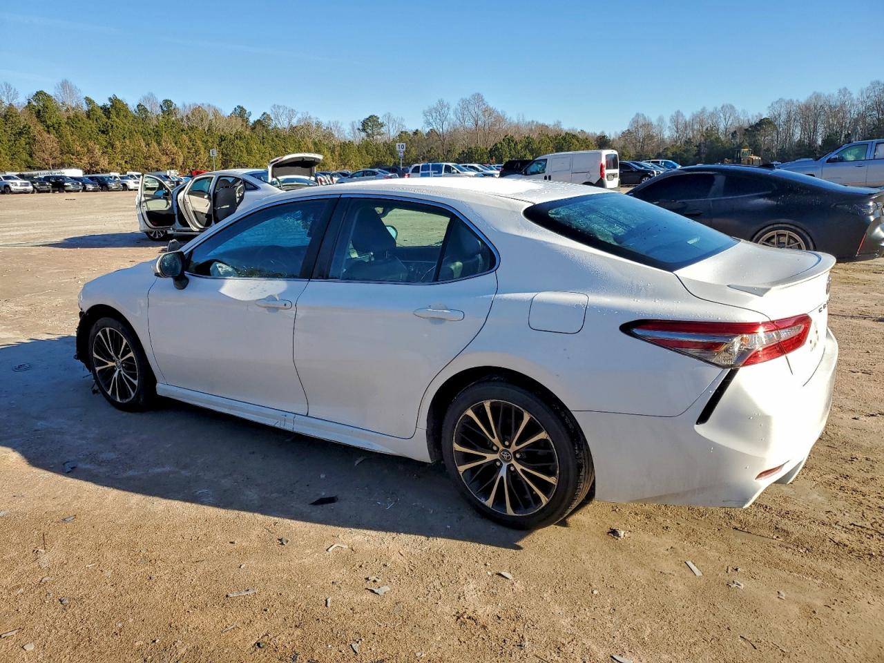 2018 TOYOTA CAMRY photo 3
