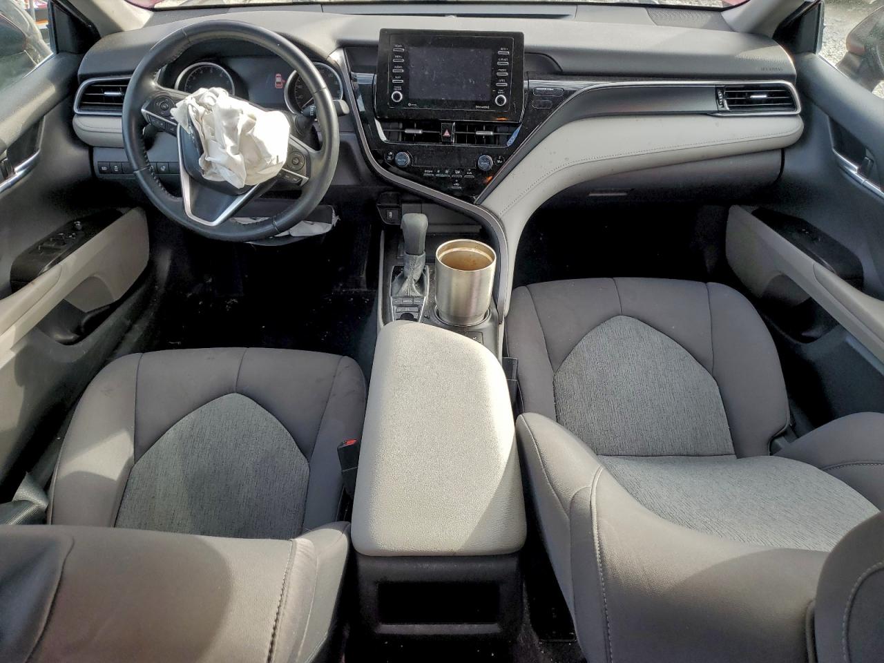 2022 TOYOTA CAMRY LE photo 8