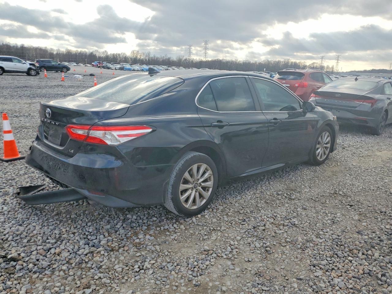 2020 TOYOTA CAMRY LE photo 3