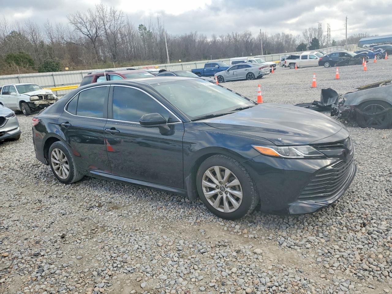 2020 TOYOTA CAMRY LE photo 4