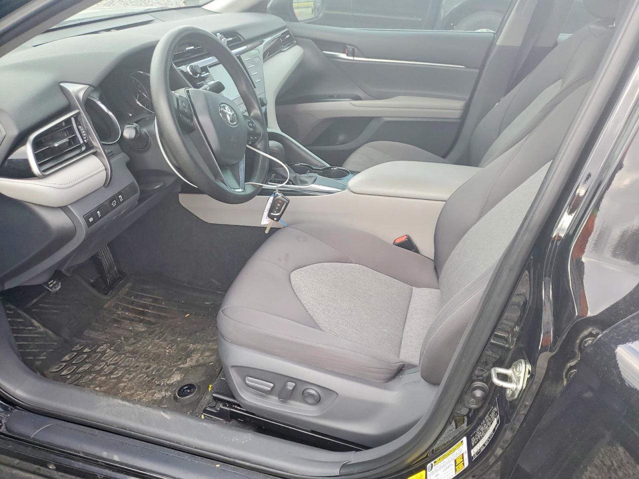 2020 TOYOTA CAMRY LE photo 7