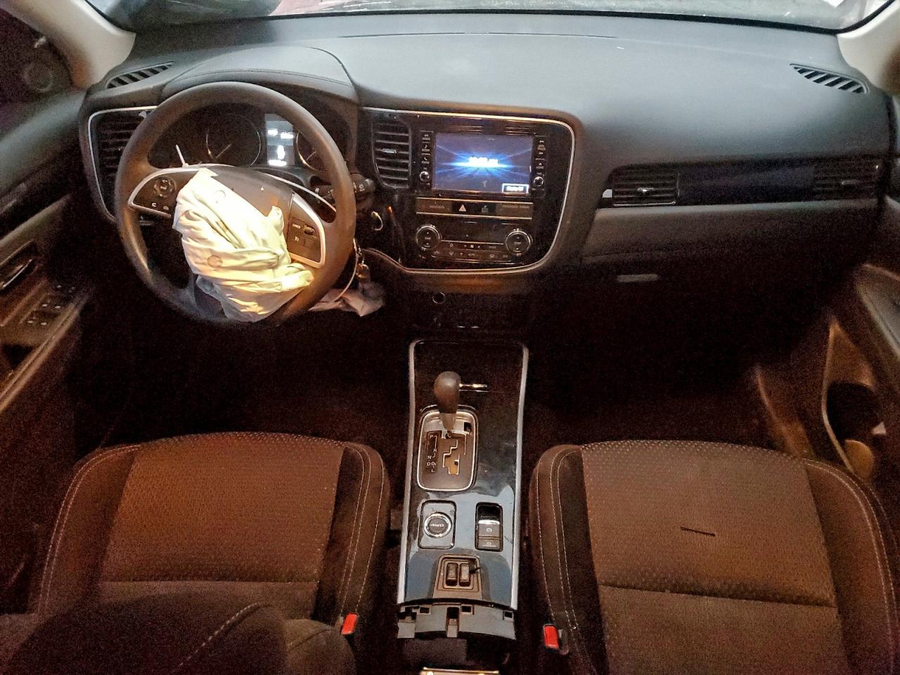 2019 MITSUBISHI OUTLANDER SE photo 8