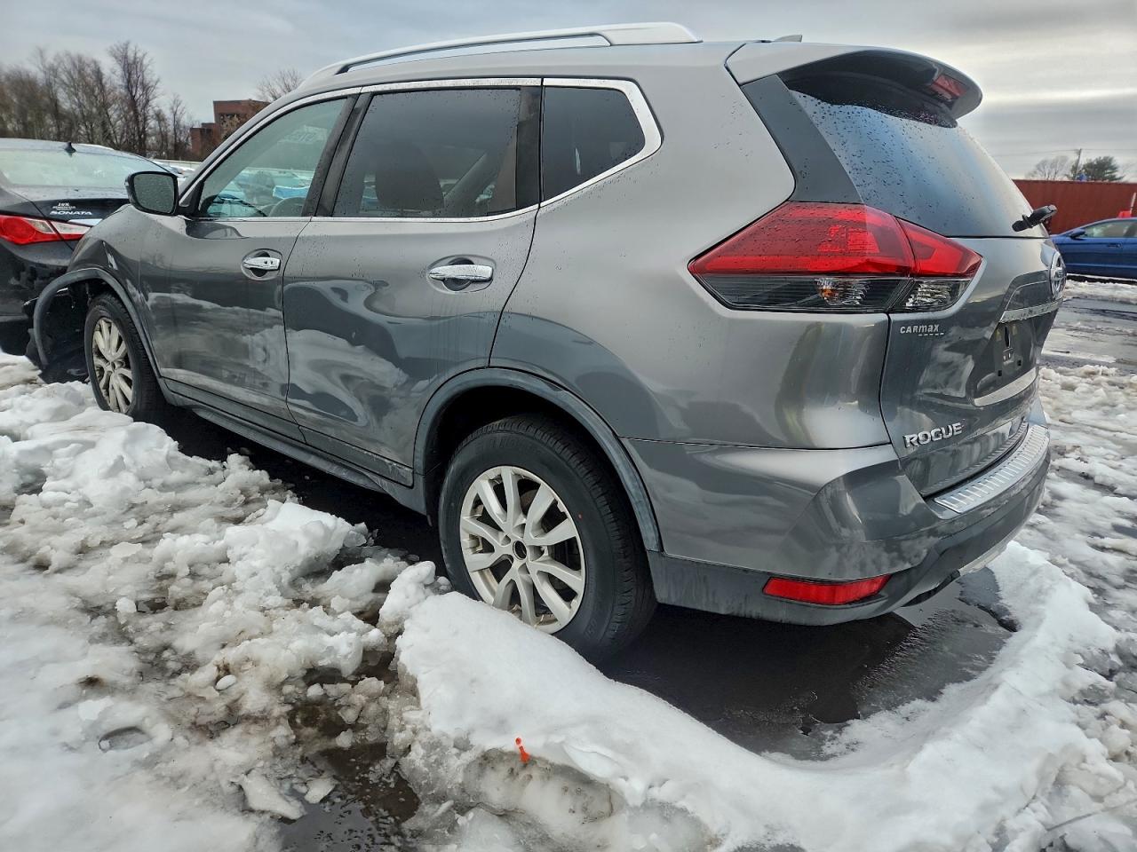 2018 NISSAN ROGUE S photo 2