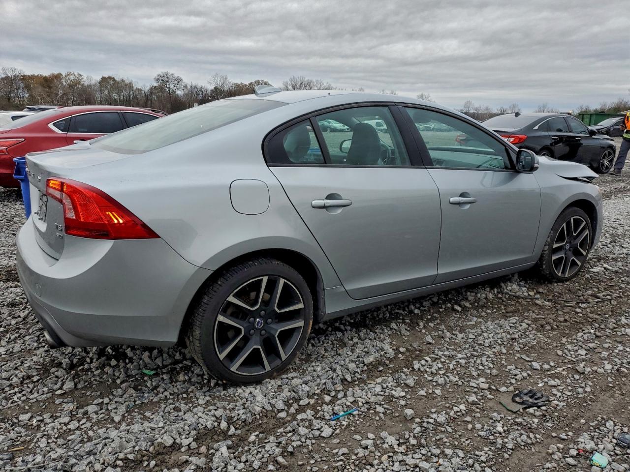 2017 VOLVO S60 DYNAMIC photo 3