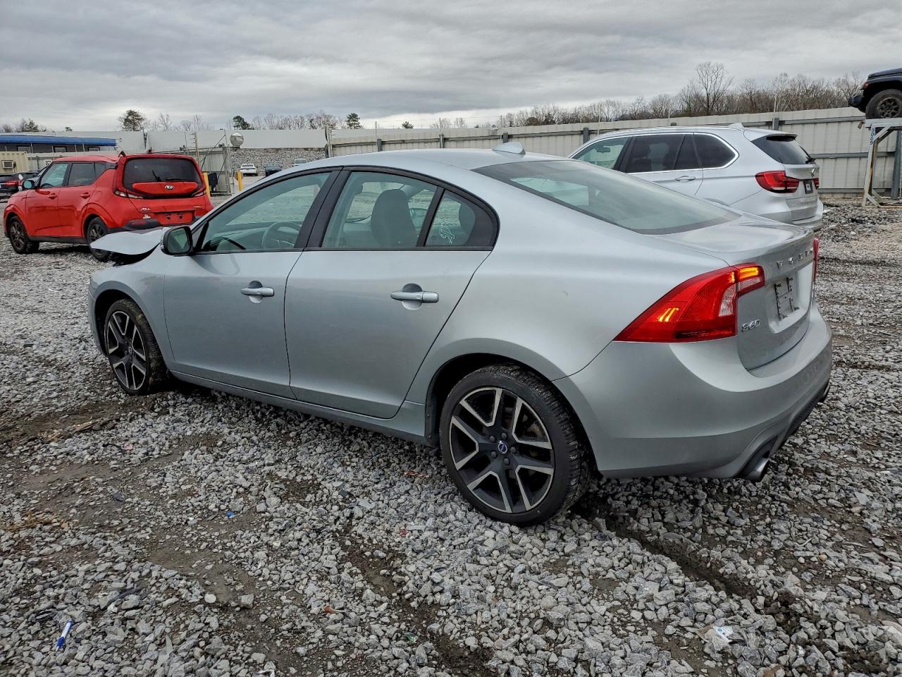 2017 VOLVO S60 DYNAMIC photo 2