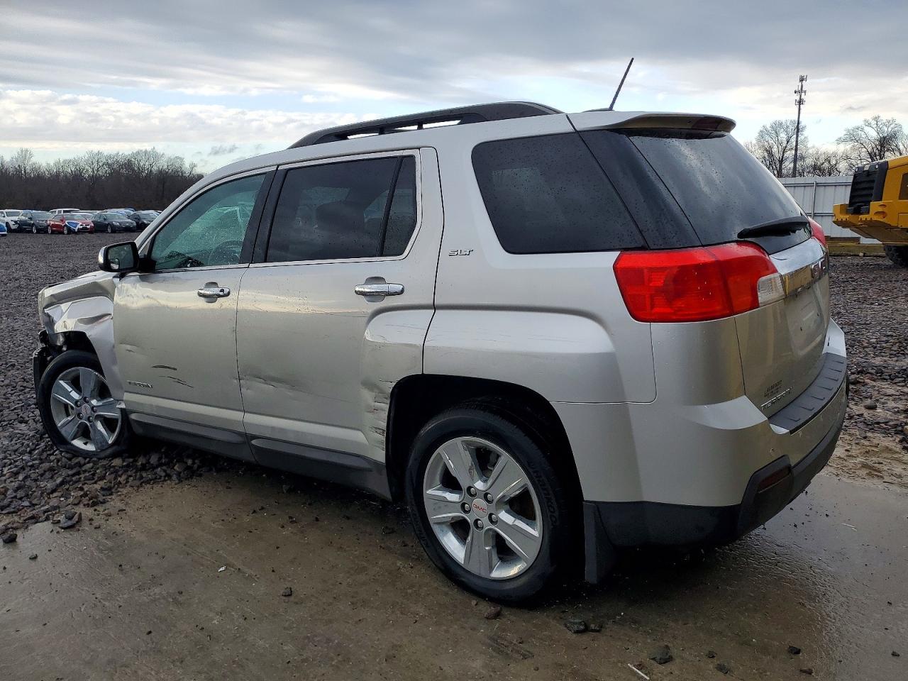 2015 GMC TERRAIN SLT photo 3