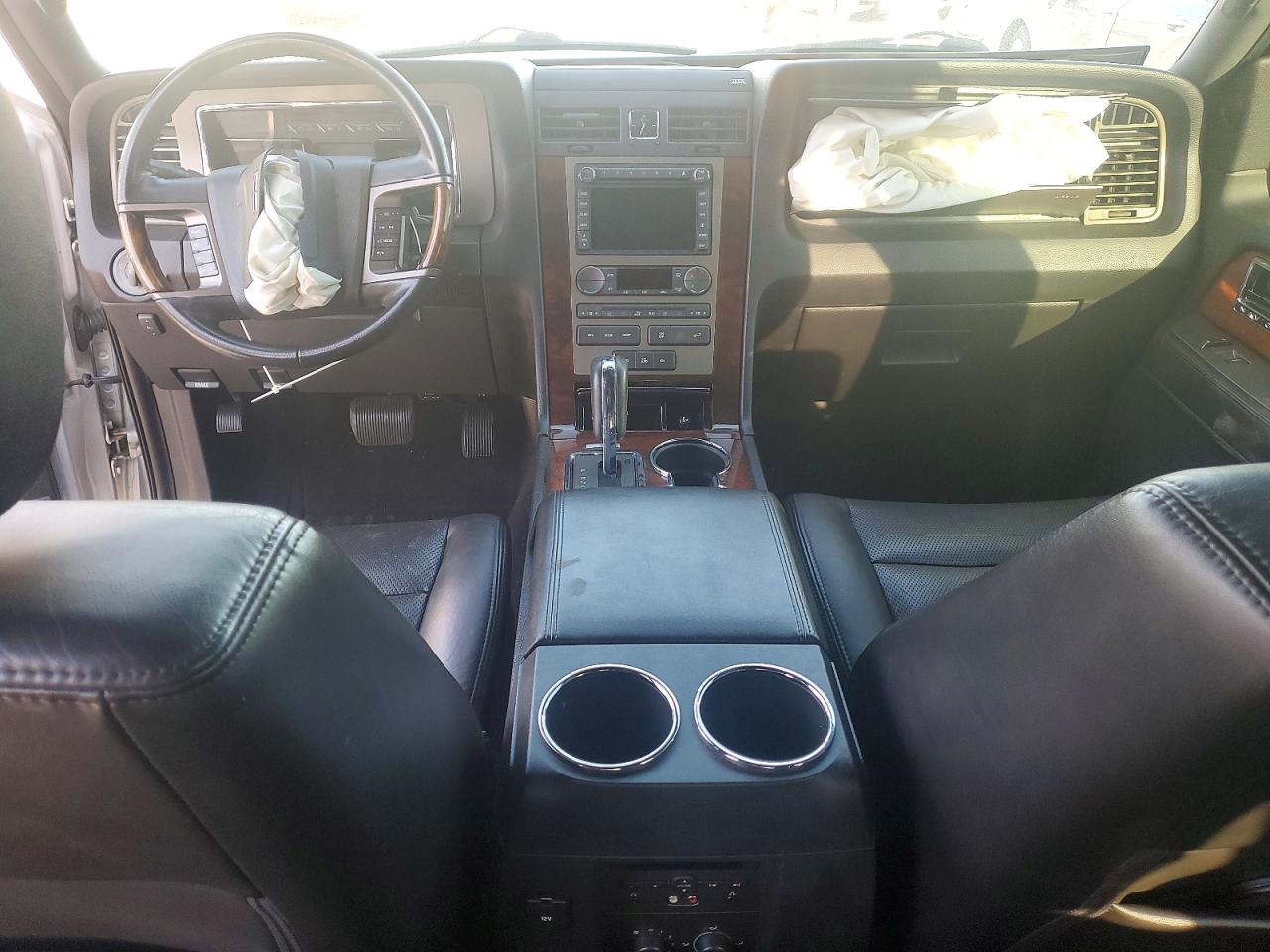 2012 LINCOLN NAVIGATOR photo 8