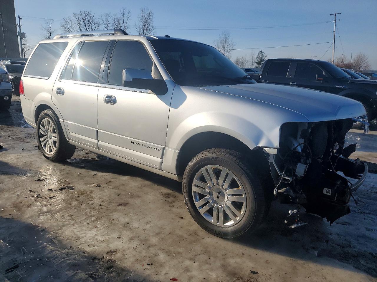 2012 LINCOLN NAVIGATOR photo 4