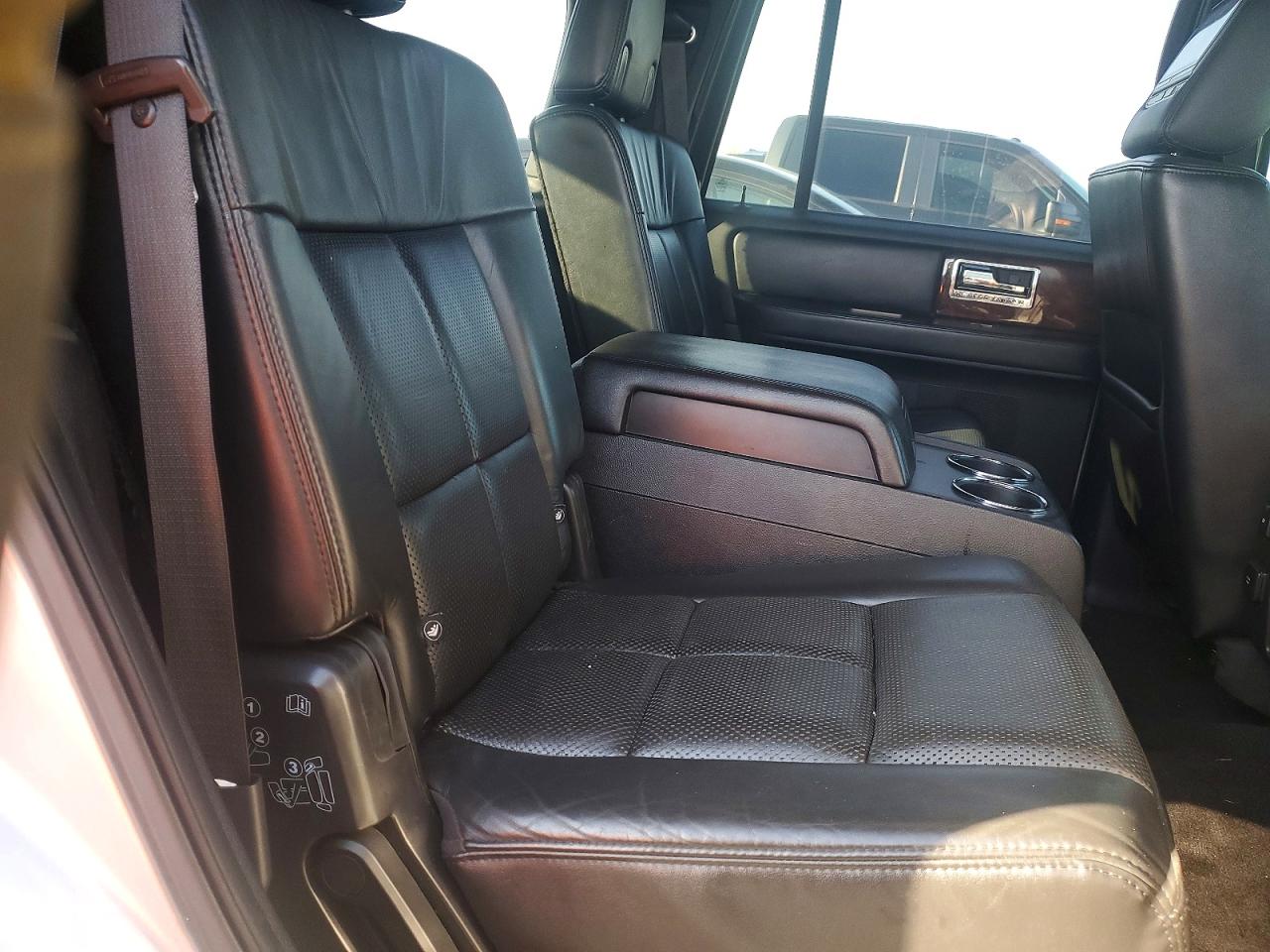 2012 LINCOLN NAVIGATOR photo 11