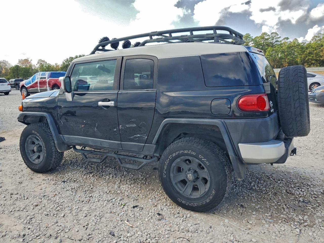 2007 TOYOTA FJ CRUISER photo 3