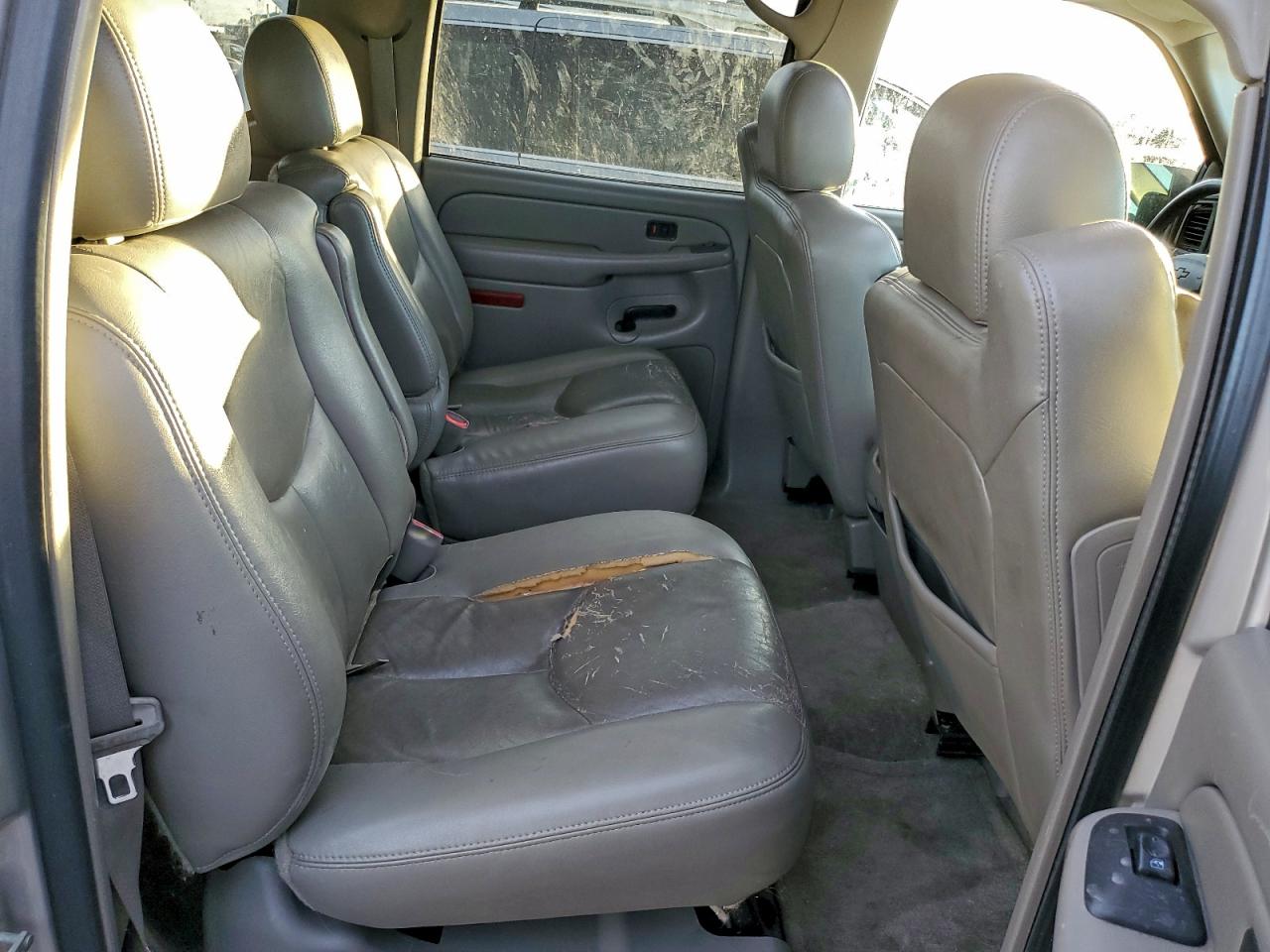 2004 CHEVROLET SUBURBAN K1500 photo 11