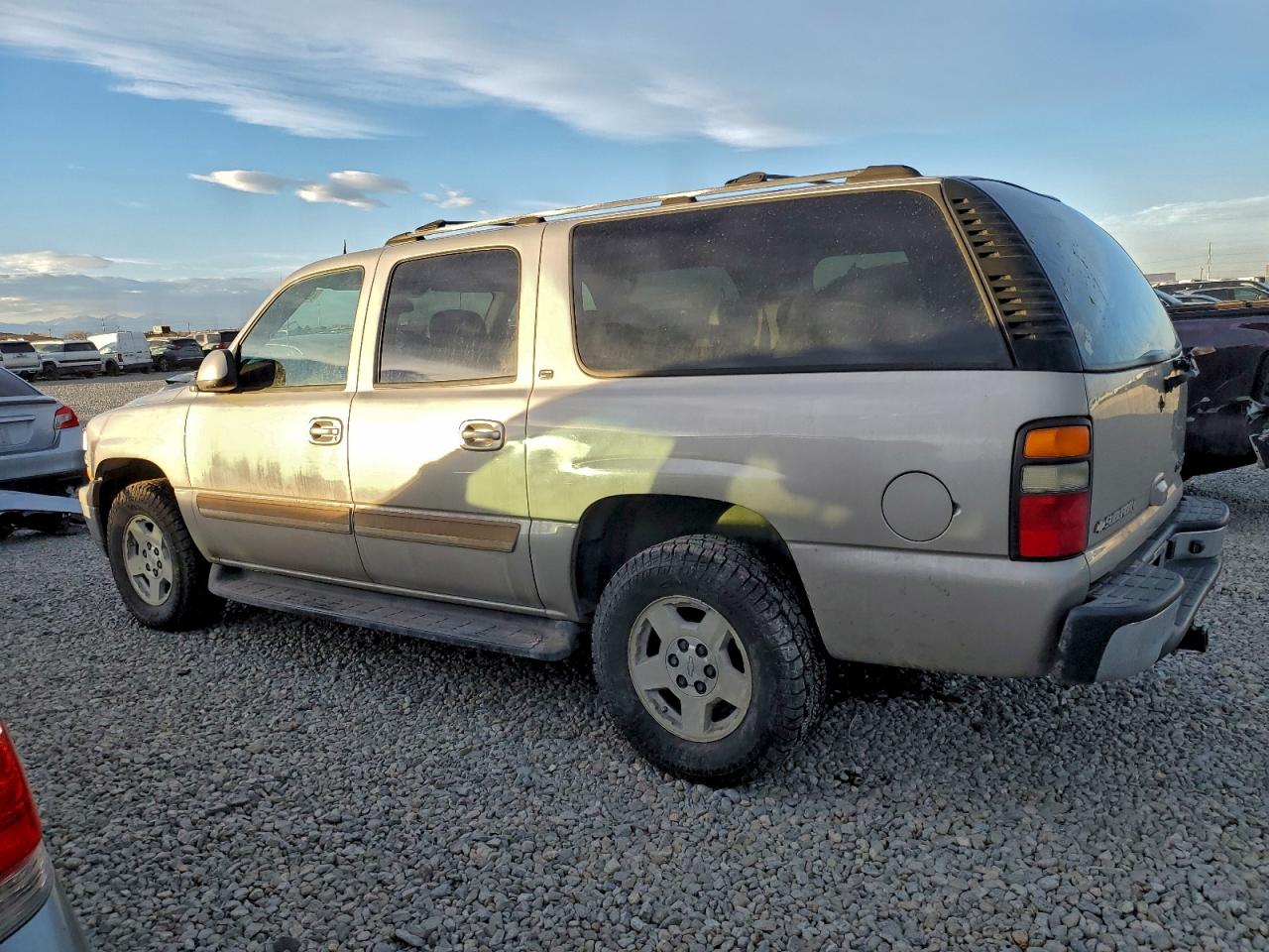 2004 CHEVROLET SUBURBAN K1500 photo 2