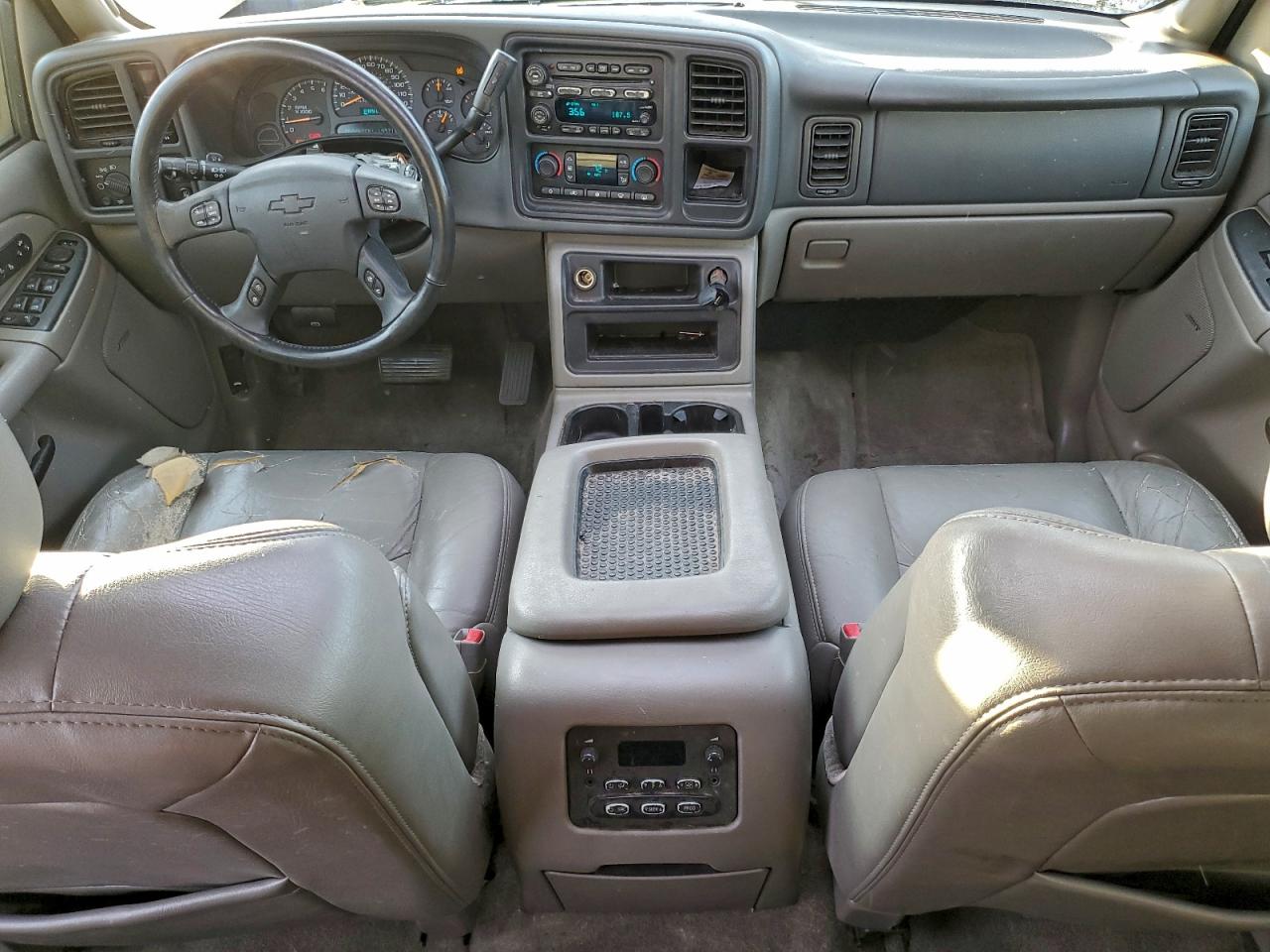 2004 CHEVROLET SUBURBAN K1500 photo 8