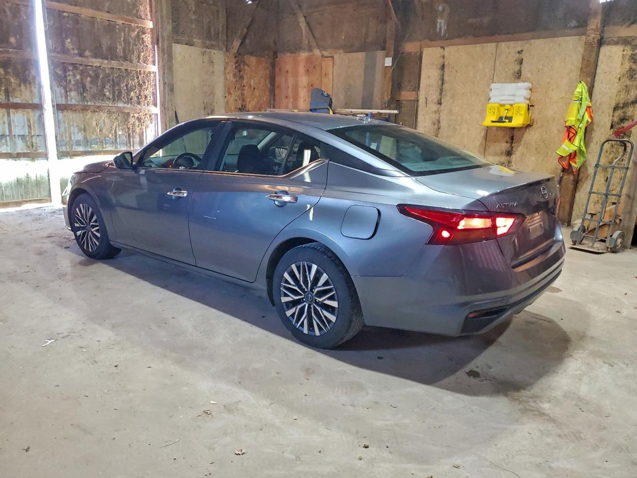 2024 NISSAN ALTIMA SV photo 2