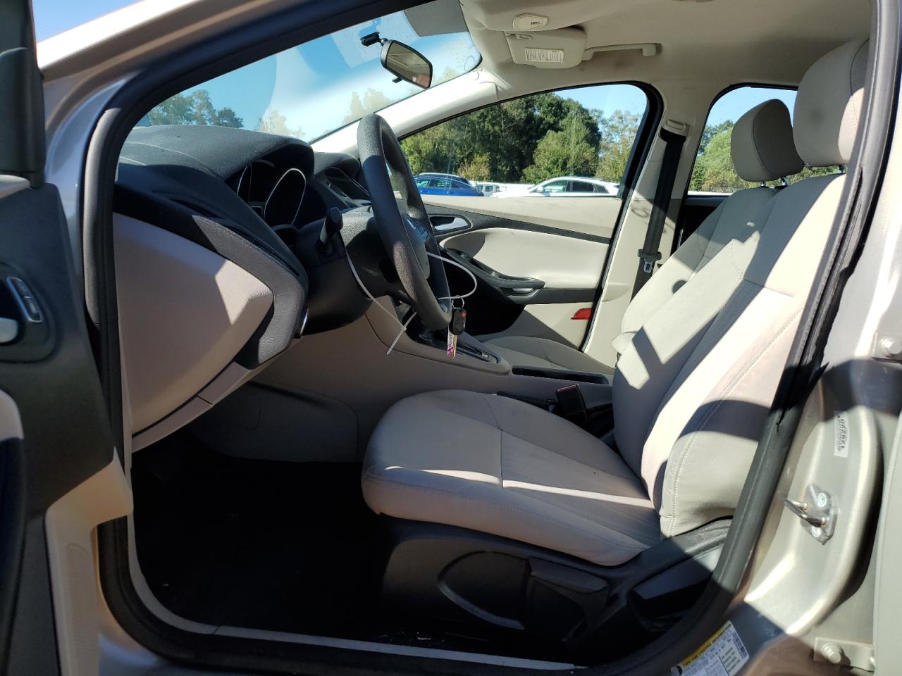 2015 FORD FOCUS SE photo 13