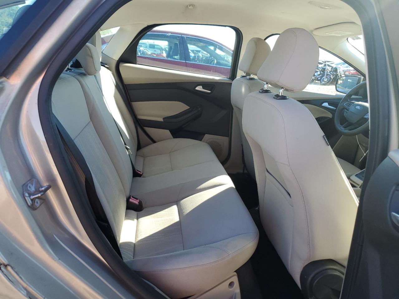 2015 FORD FOCUS SE photo 19