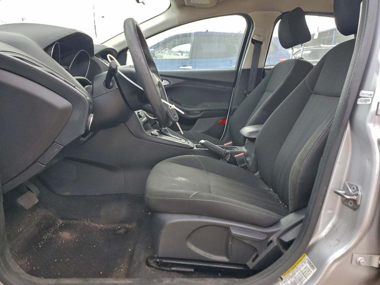 2017 FORD FOCUS SE photo 13