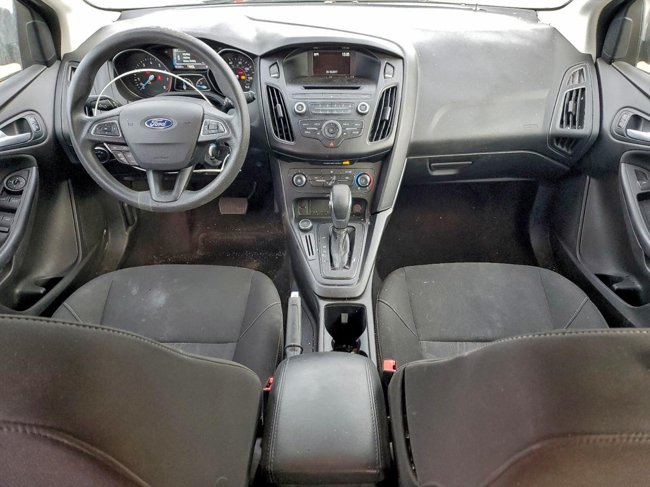 2017 FORD FOCUS SE photo 15