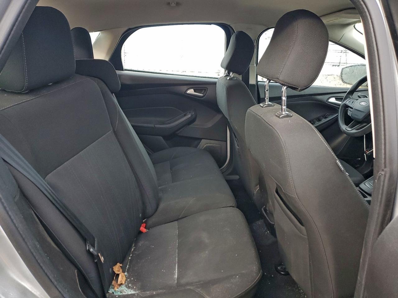 2017 FORD FOCUS SE photo 19