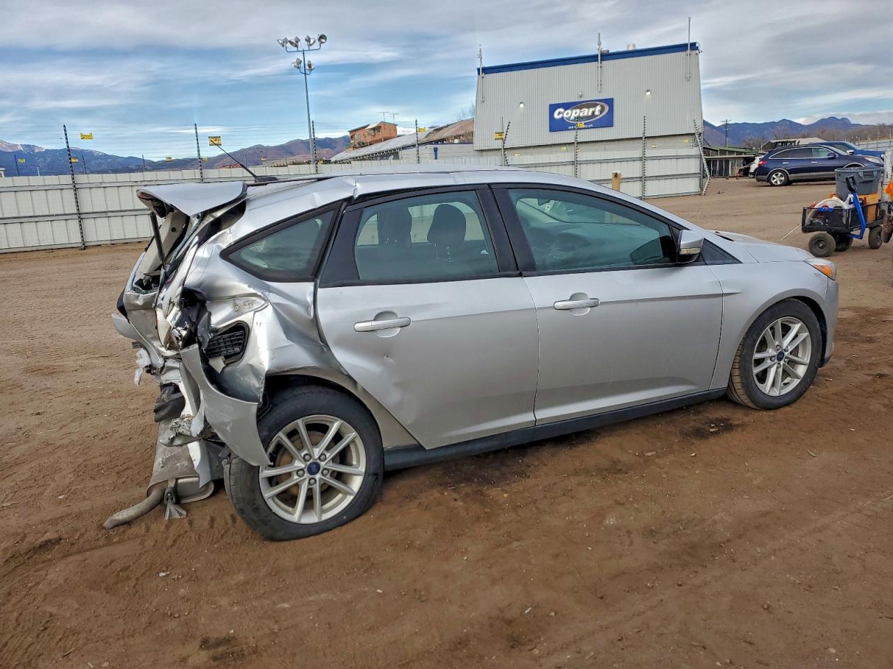 2017 FORD FOCUS SE photo 5